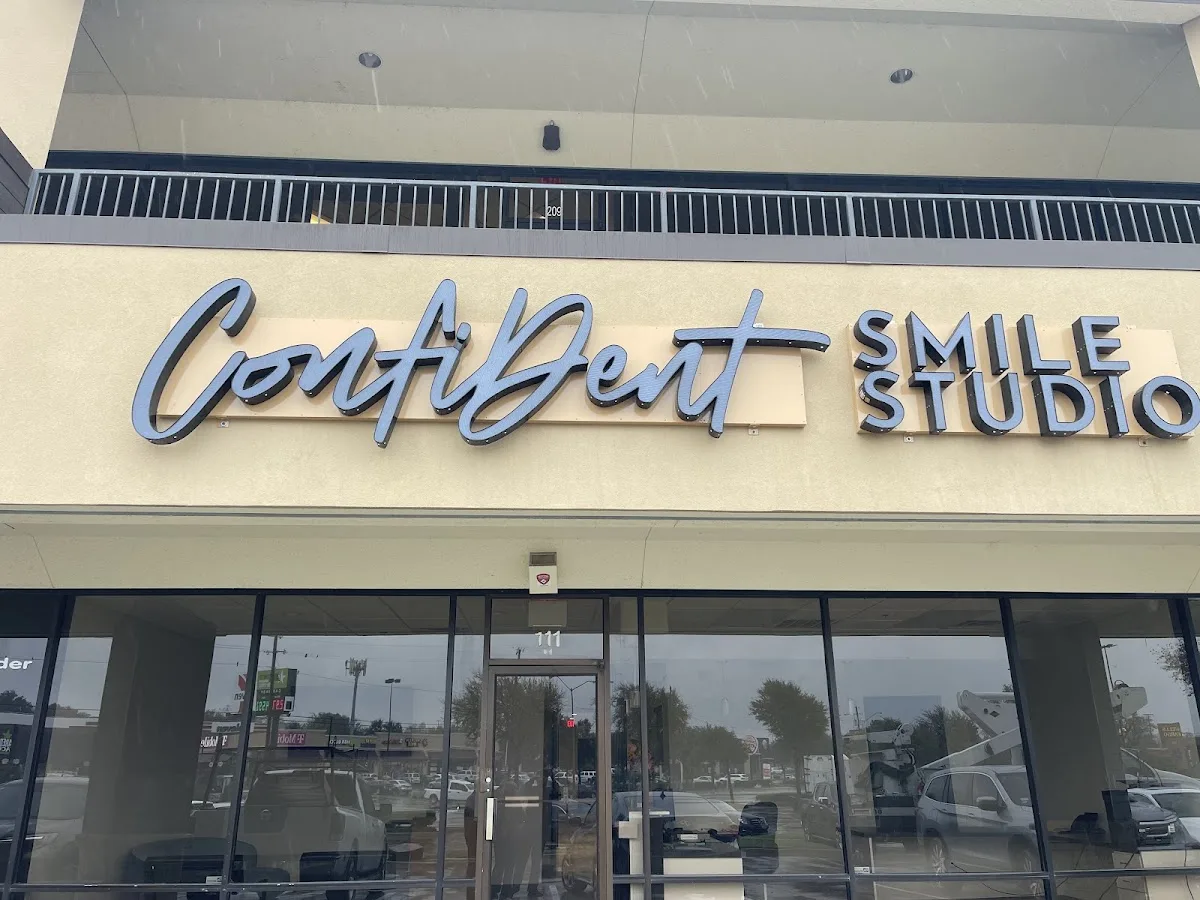 ConfiDent Smile Studio