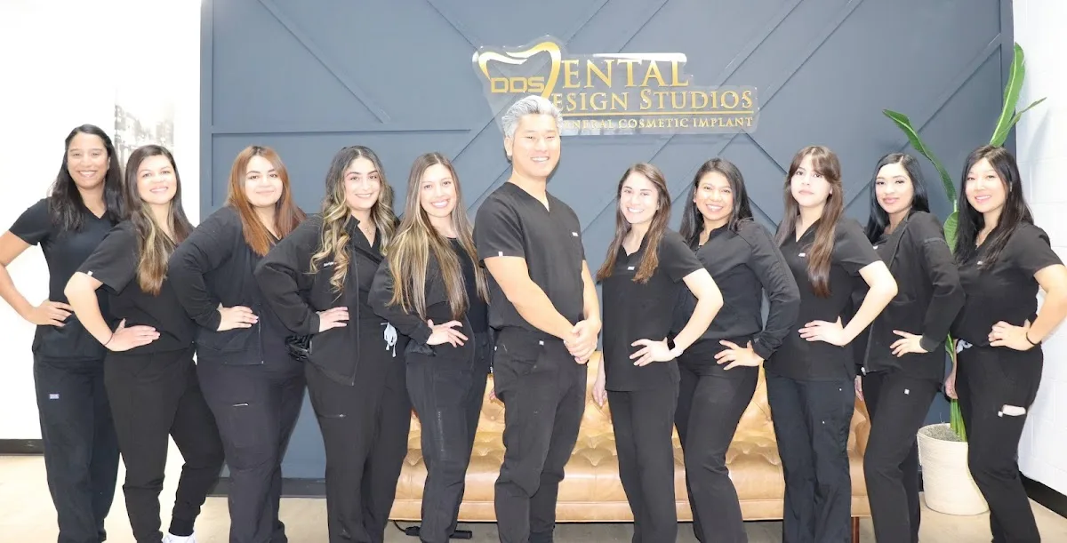Dental Design Studios (Dentista)