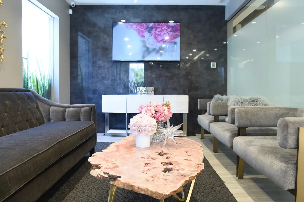 Dentique Cosmetic Dentistry Studio — photo 1