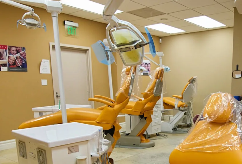 Dentist of Anaheim Dental Office of Dr.Hamid Barkhordar — photo 2