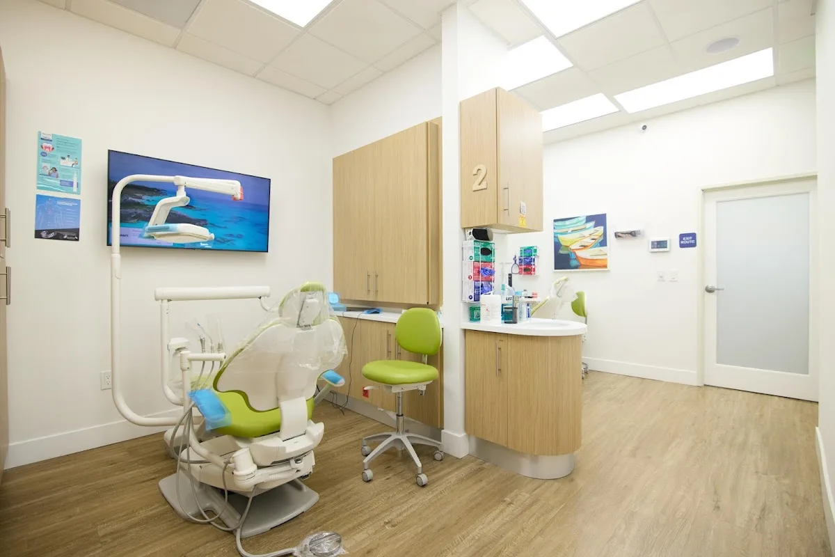 Dentist of Long Beach Dental Office of Dr.Hamid Barkhordar — photo 3