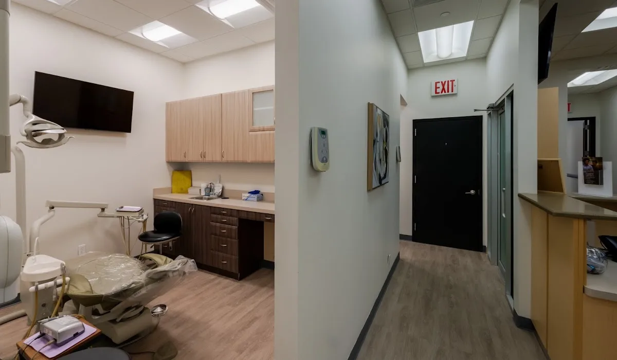 Dently: Cosmetic Dentistry in Williamsburg — photo 2