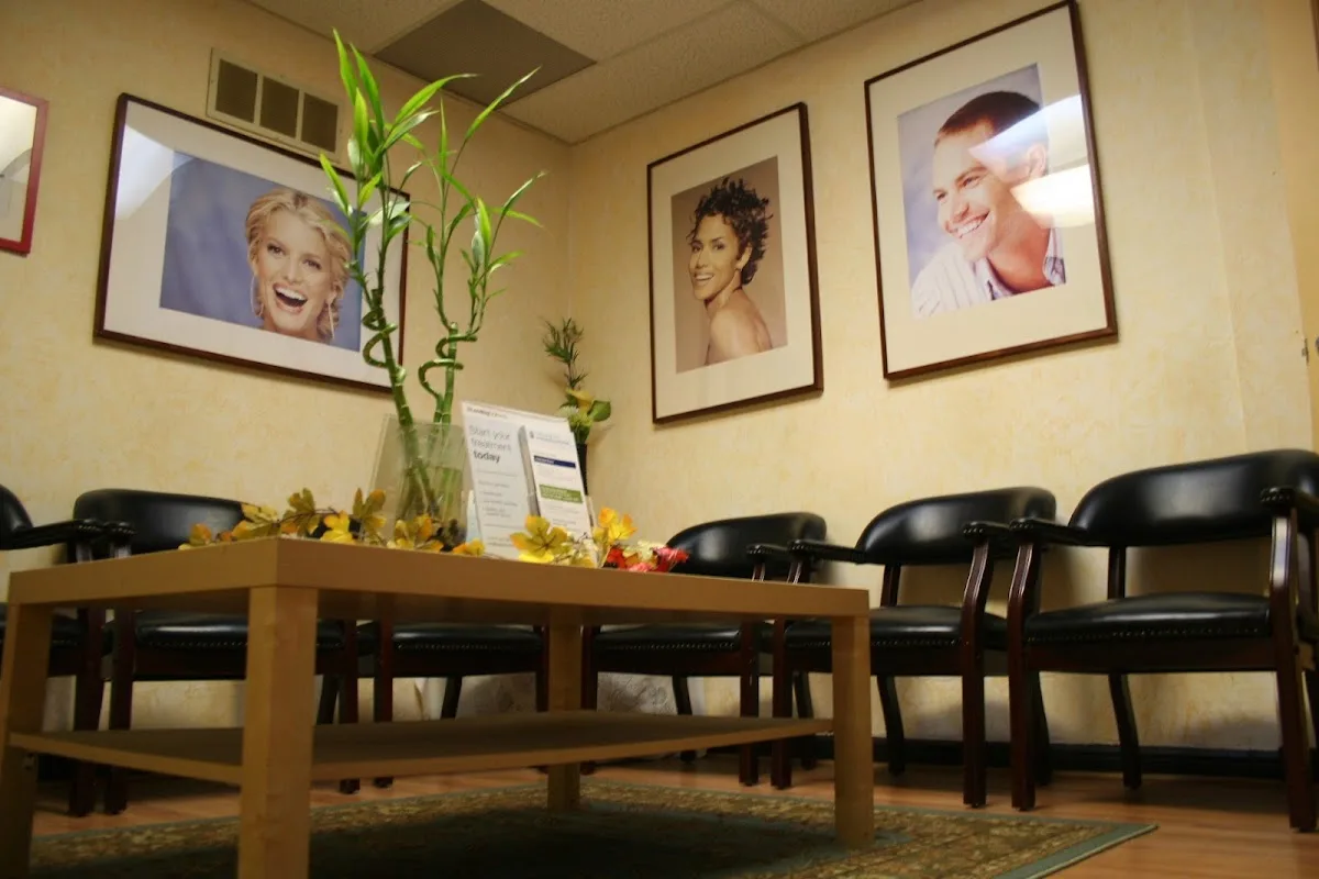 Hollywood Smile — photo 1