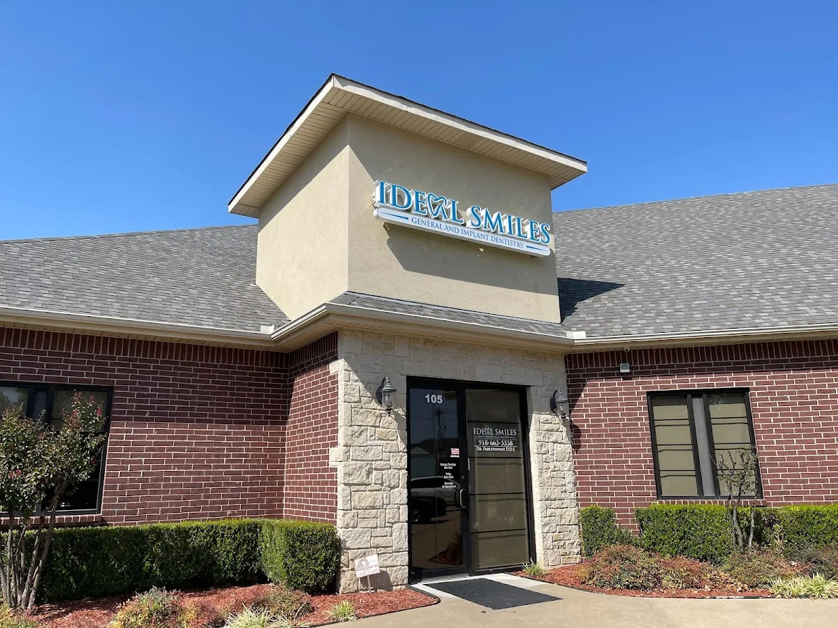 Ideal Smiles — photo 1