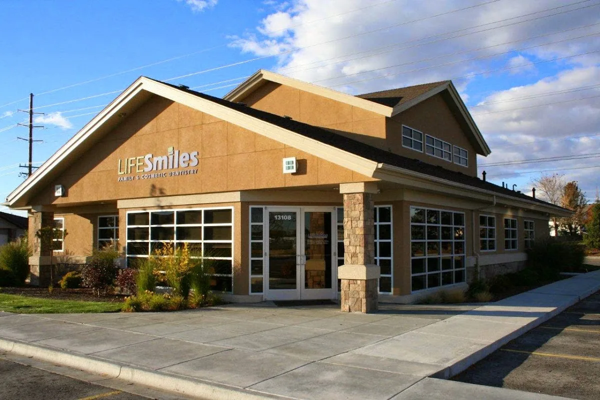 LIFESmiles Laser and Cosmetic Dentistry — photo 3