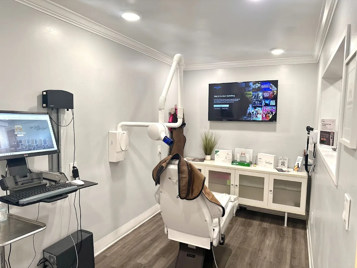 RR Smiles — photo 2