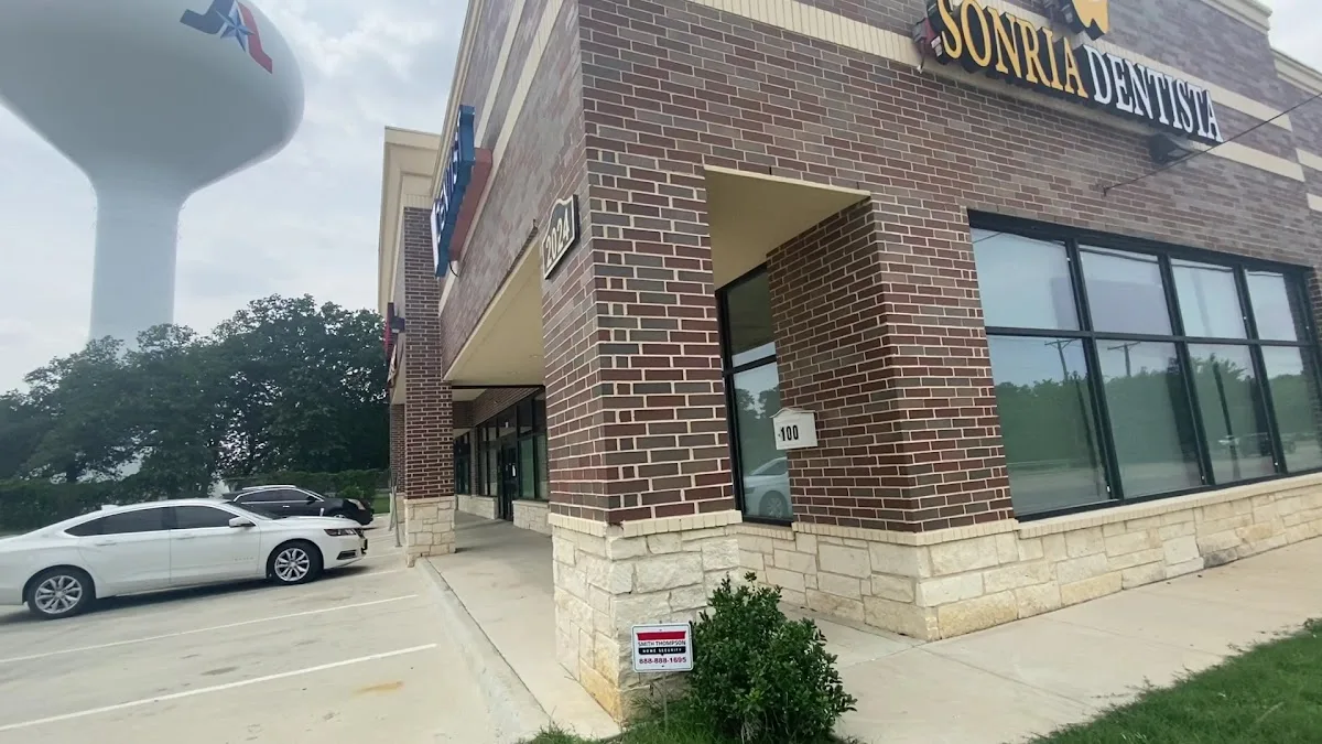 Sonria Dentista of Arlington- Dental Implants and Braces — photo 3