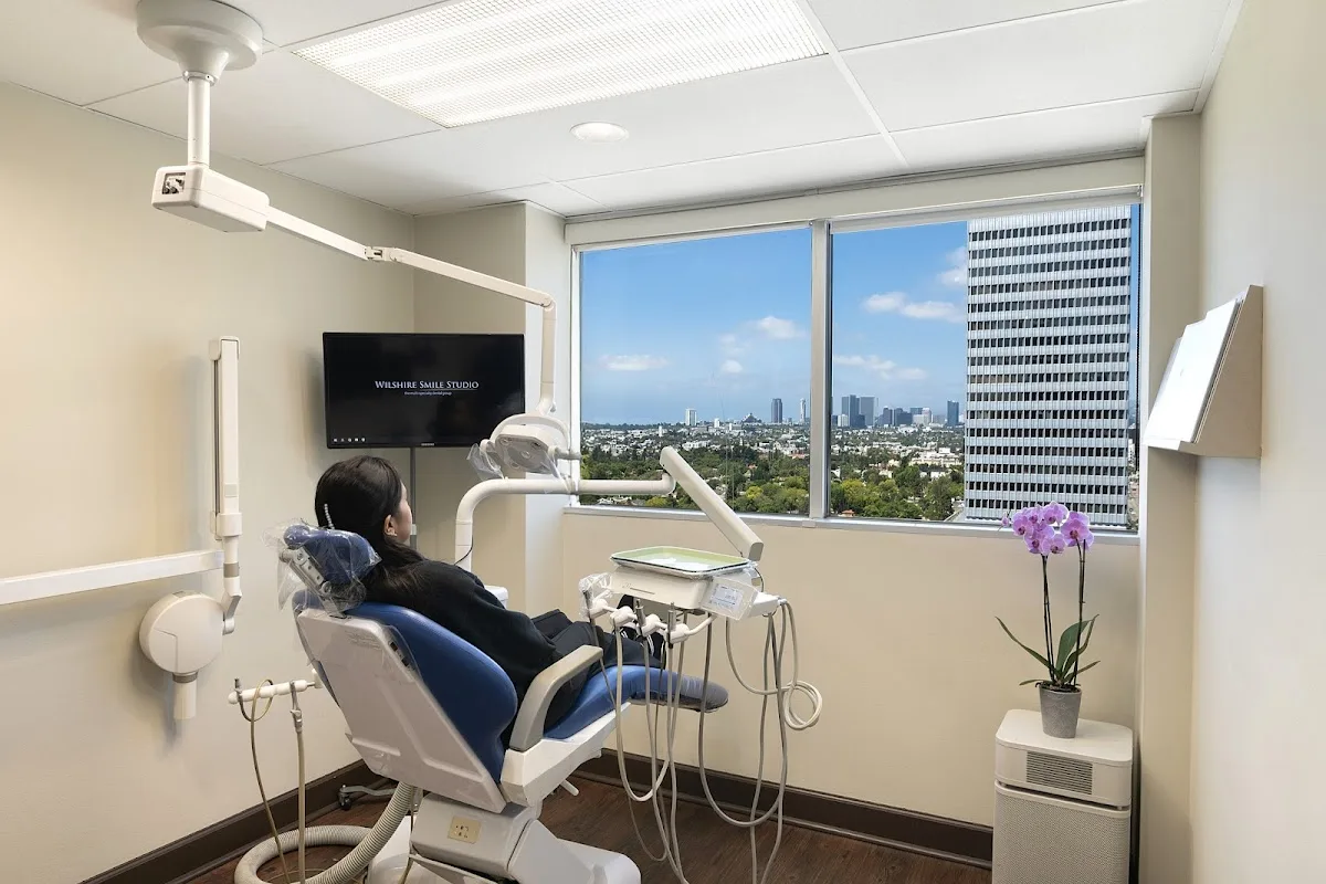 Wilshire Smile Studio - Los Angeles Dentist, Cosmetic and Emergency Dentistry — photo 1